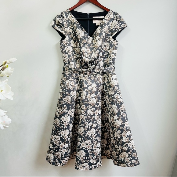 Gal Meets Glam Elle Dutchess fit and flare satin floral prints dress - Picture 3 of 11